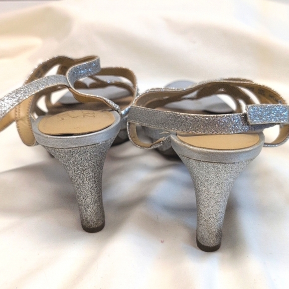 Naturalizer "Delma" Heels Sandals 9.5 Silver Metallic Like New Condition - Picture 7 of 10